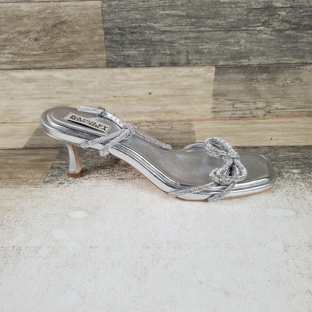 Badgley Mischka Dandelion Womens Sandals Sz 8.5 Silver Ankle Strap Kitten Heel